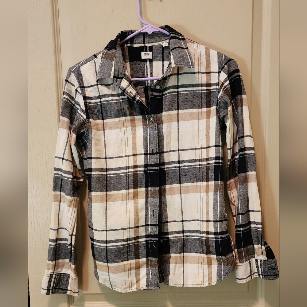 UNIQLO button up top